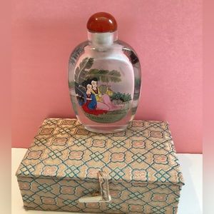 New in box Large Oriental Snuff bottle